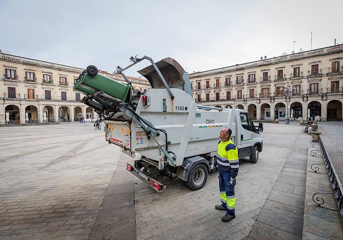 Vitoria llega por primera vez al 40% en separación de residuos, 14 puntos por encima de la media de España