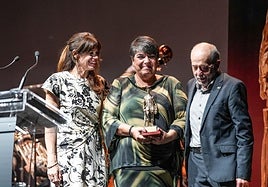 Maider Etxebarria, Begoña Divar y Josemari Vélez de Mendizabal.