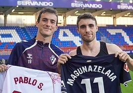 Magunazelaia y el oregut Pablo Santiago protagonizaron una entrañable imagen de dos futbolistas eibarreses juntos en Ipurua una década después.