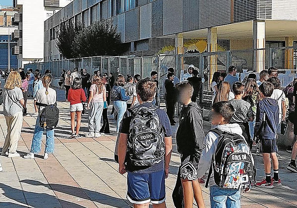 El hospital no cuenta con especialistas para jóvenes.