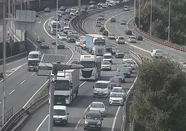 Imagen de las retenciones de esta tarde en la A-8.