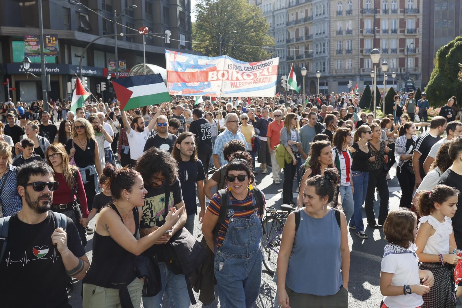 La jornada de huelga en apoyo a Palestina en Bizkaia, en imágenes