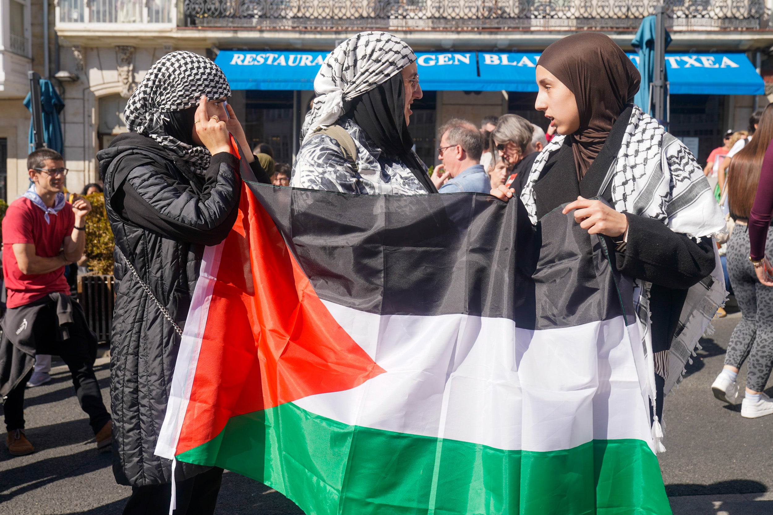 La jornada de huelga en apoyo a Palestina en Álava, en imágenes