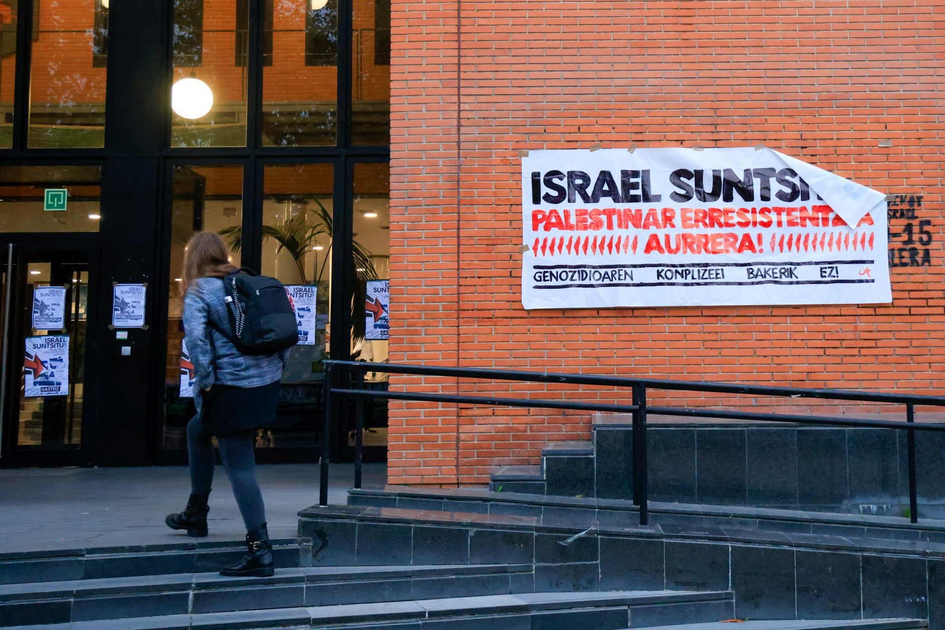 La jornada de huelga en apoyo a Palestina en Álava, en imágenes