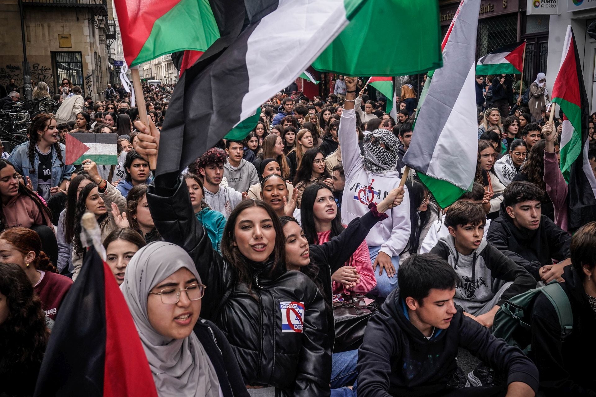 La jornada de huelga en apoyo a Palestina en Álava, en imágenes