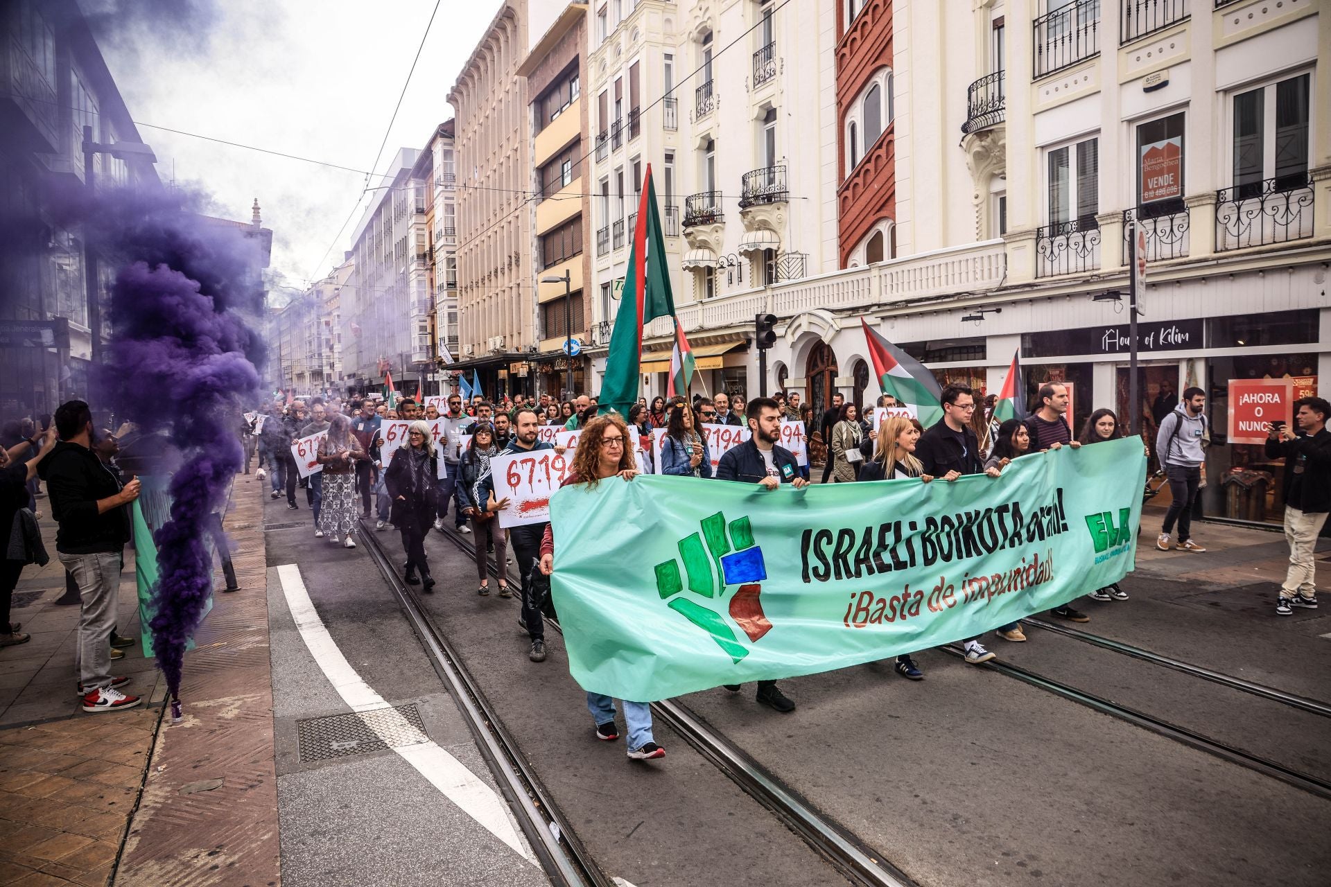 La jornada de huelga en apoyo a Palestina en Álava, en imágenes