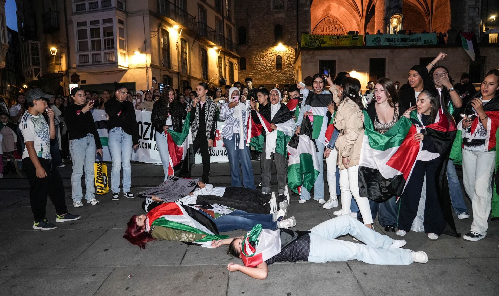 La jornada de huelga en apoyo a Palestina en Álava, en imágenes