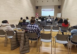 Imagen de archivo de una de las charlas ofrecidas en una pasada edición.