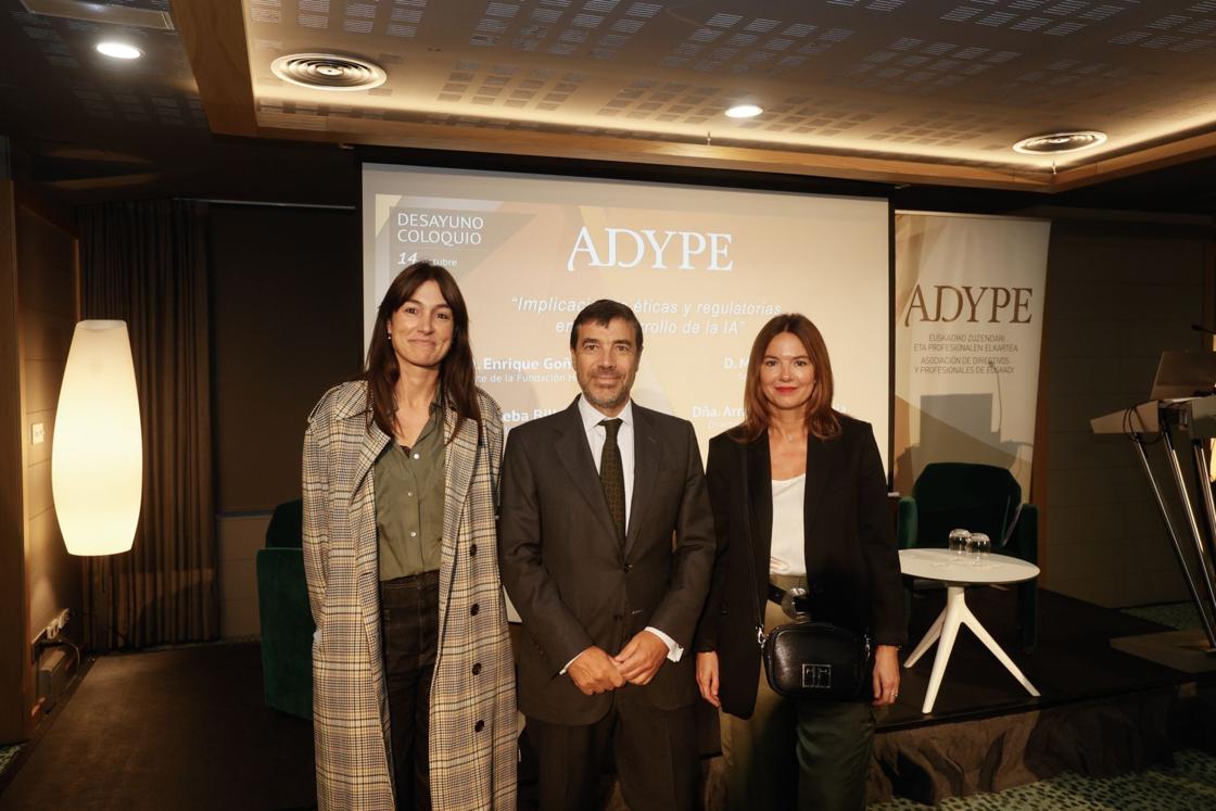 Irune Martínez, Antón Arriola y Olga Villa.