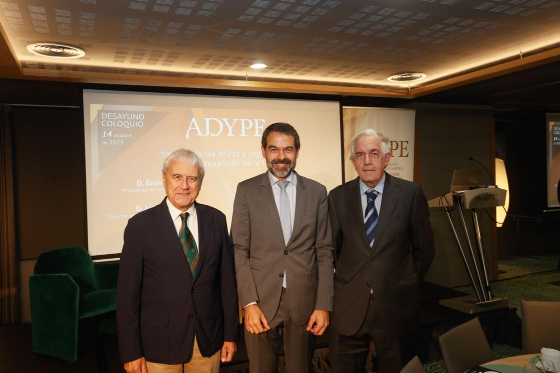Vicente Reyes, Carlos García Buendía y Mikel Etxebarria. 