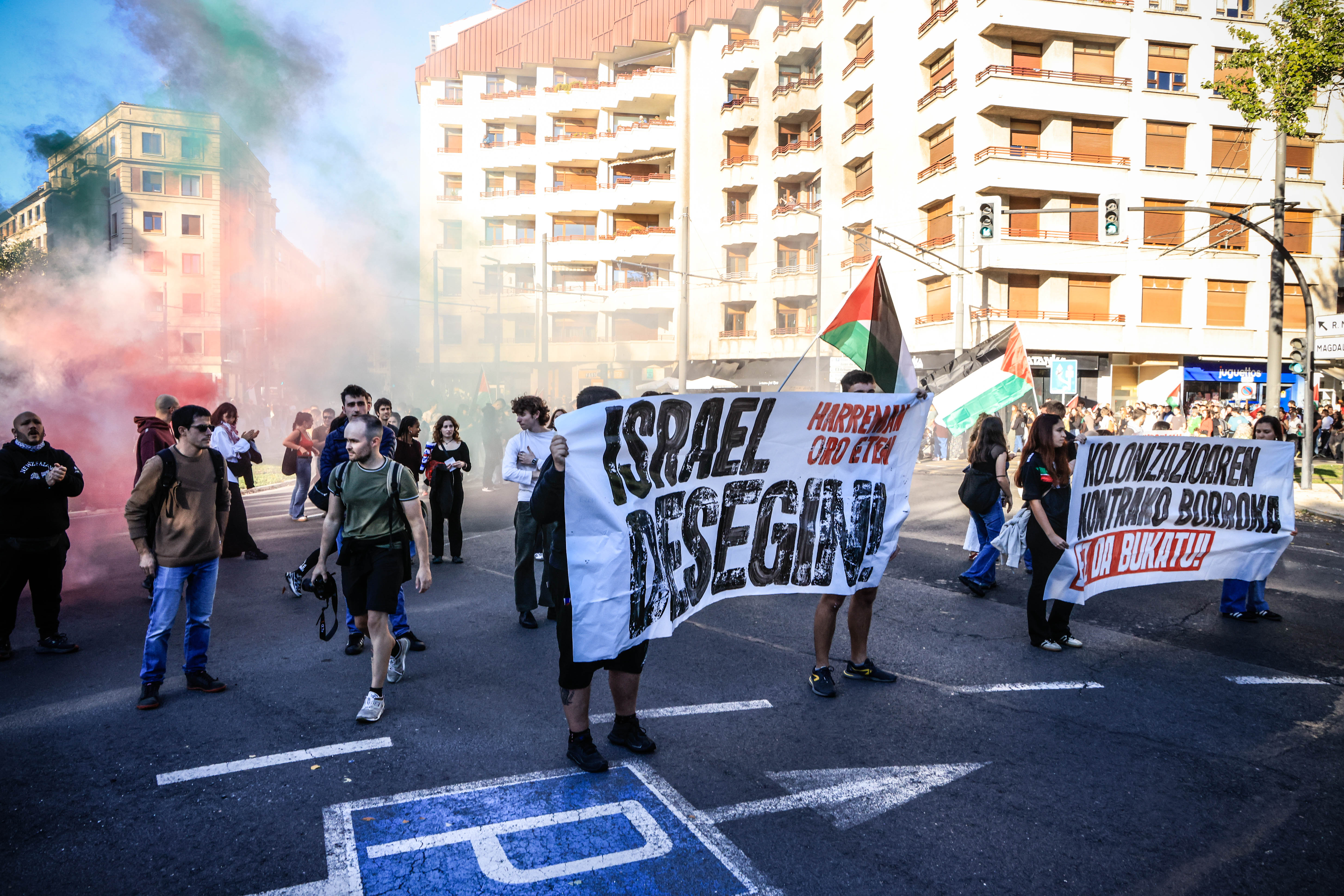 La jornada de huelga en apoyo a Palestina en Álava, en imágenes