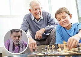 El consejo del pediatra Carlos González a los padres que reciben críticas de los abuelos sobre la crianza de sus hijos