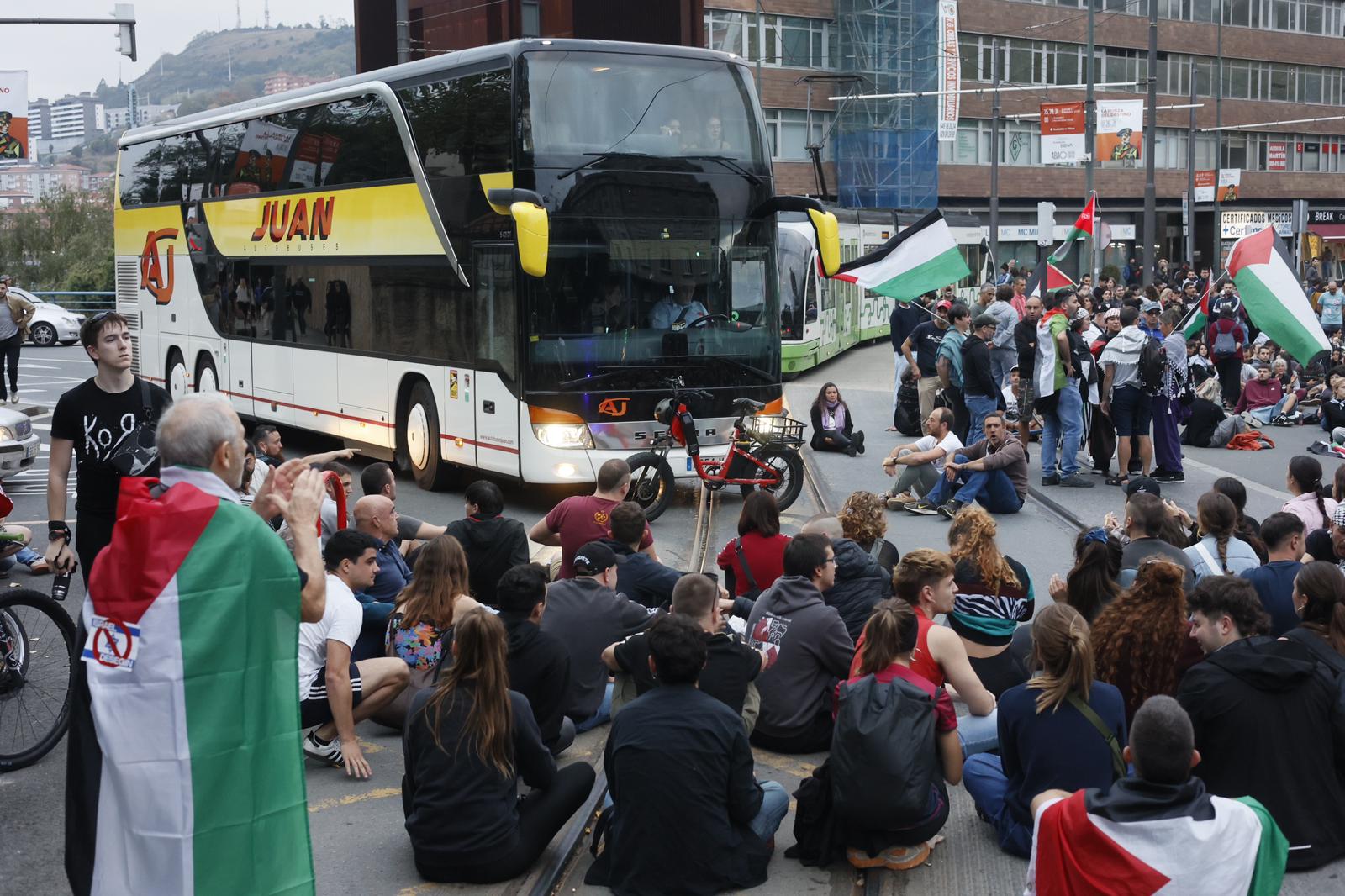 La jornada de huelga en apoyo a Palestina en Bizkaia, en imágenes
