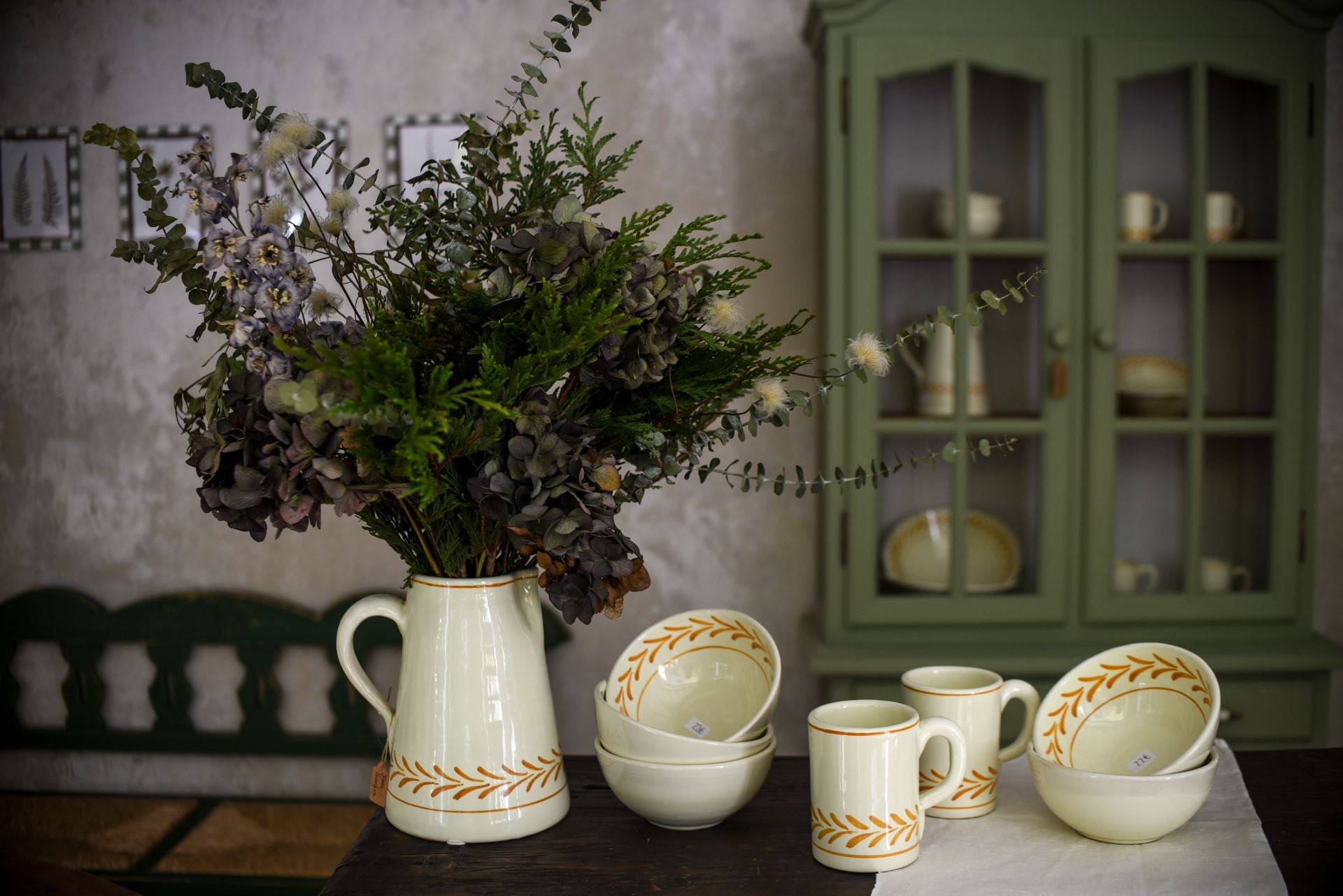 Marta deja la consultoría en Madrid y abre su tienda de muebles restaurados en Getxo