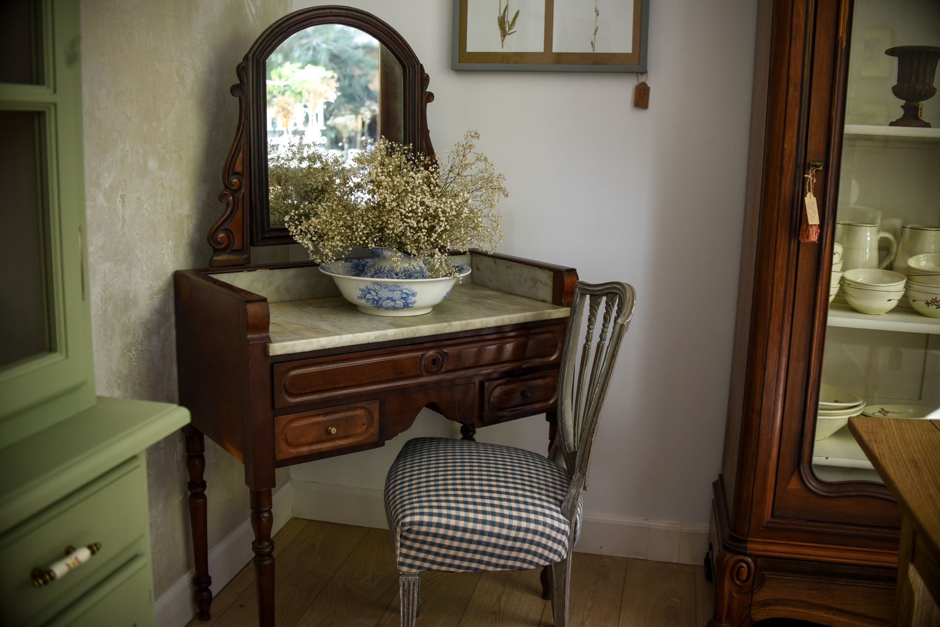 Marta deja la consultoría en Madrid y abre su tienda de muebles restaurados en Getxo