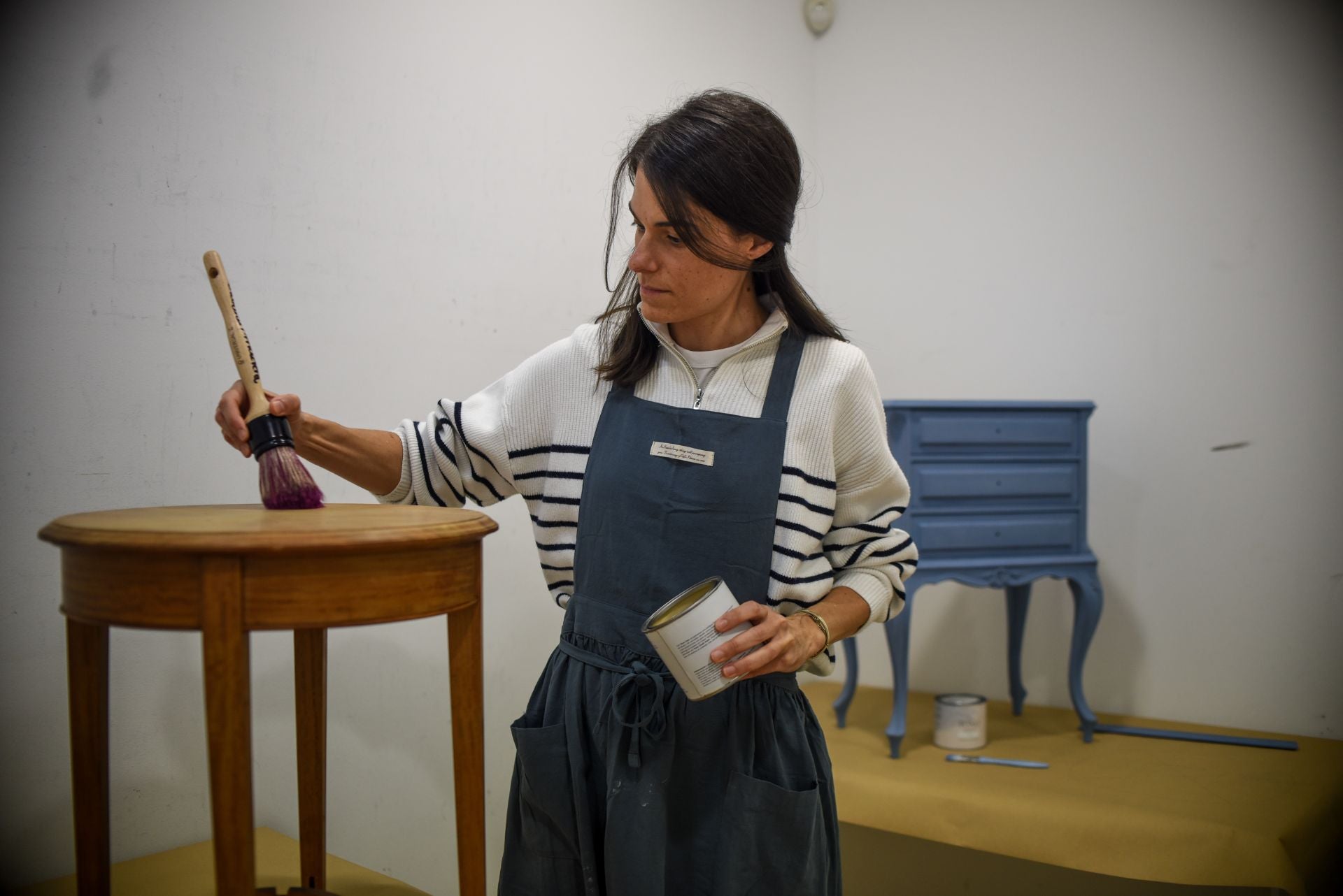 Marta deja la consultoría en Madrid y abre su tienda de muebles restaurados en Getxo