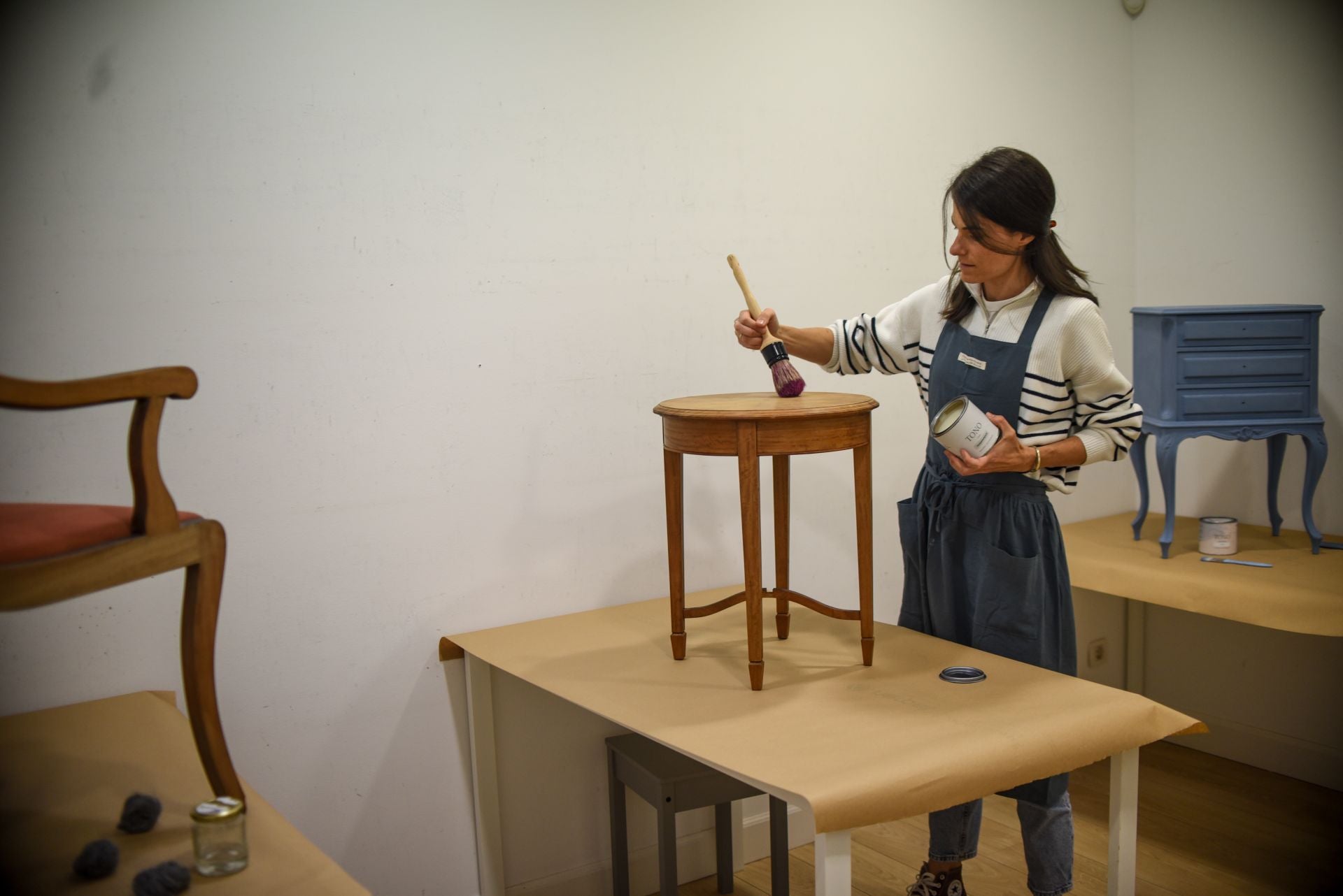 Marta deja la consultoría en Madrid y abre su tienda de muebles restaurados en Getxo