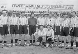 De izquierda a derecha, de pie: Cachi, Ibarrarán, Ciriaco, Beristain, Alberdi, Calero, Antero, Rey y Quincoces; agachados, Olivares y Modesto.