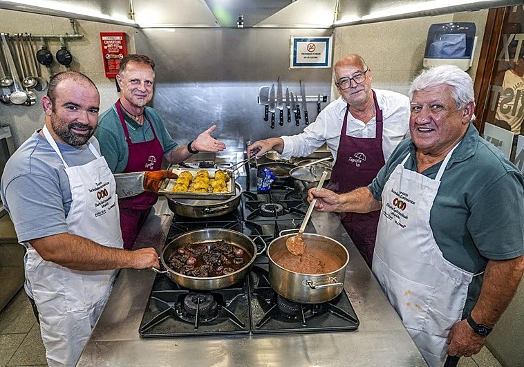 De izquierda a derecha, Mikel Zarrabeitia, Xabier Gil, Luis Etxaniz y Roberto Ruiz de Mendarózqueta.