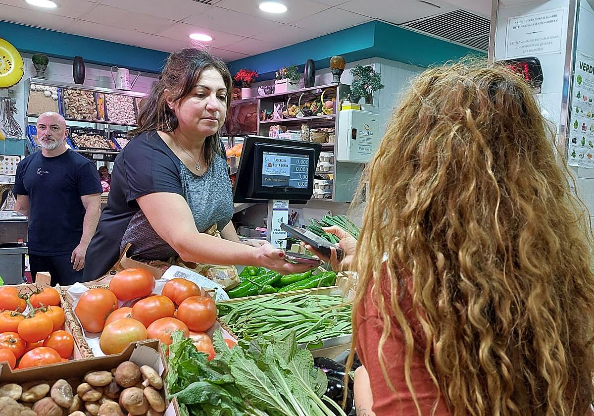 Implantar el bitcoin permitirá que los jóvenes compren más en el comercio  local» | El Correo