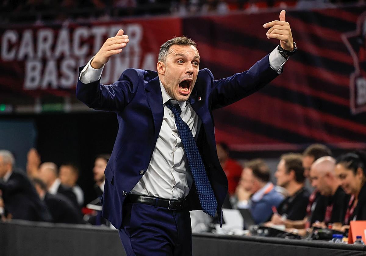 Galbiati hace aspavientos durante el partido.