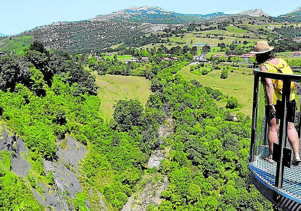 El mirador del río Gándara es uno de los atractivos de este valle cántabro.