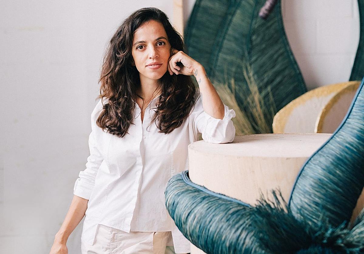 Gabriela Sagarminaga, la artista bilbaína que crea criaturas marinas gigantes para los escaparates de Hermès