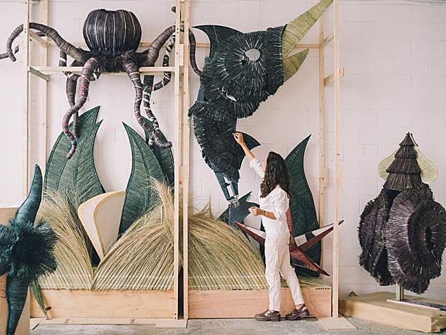 Las criaturas marinas que ha instalado en la tienda de Hermès en Barcelona.