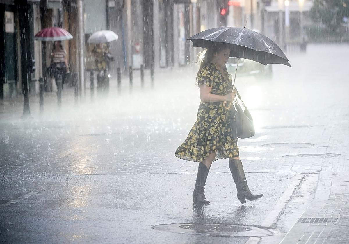 Los paraguas serán de nuevo protagonistas a partir del domingo.