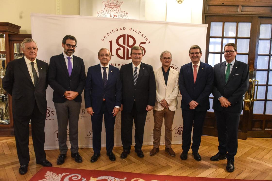 Juan María Saénz de Buruaga, Carlos García Buendía, Juan Ignacio Goiria, Juan Mari Aburto, Joxerramon Bengoetxea, Juan José Etxeberria y Gonzálo Olabarria.
