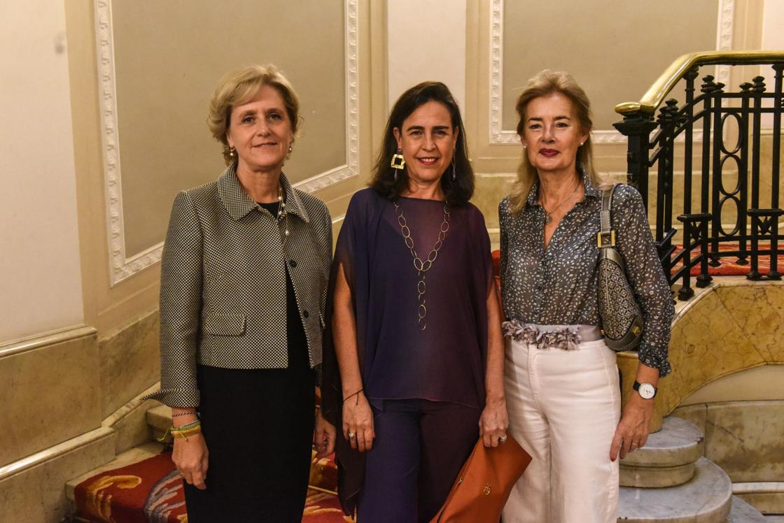 María Luisa Arenos, Mariló Serrano y Reyes Villanueva.