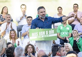 Voxen boto-emailea armairutik atera da