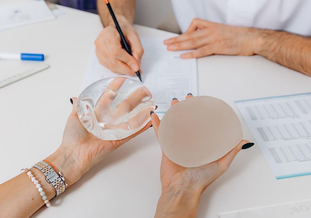 «Mi hija de 14 años quiere ponerse pecho y no sé qué hacer»