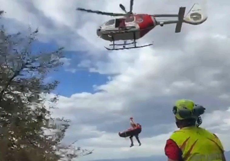 El hombre ha sido trasladado a un centro hospitalario para su evaluación médica.