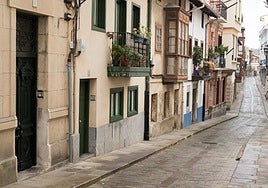 Fachadas del casco histórico, declarado Bien Cultural por su trazado medieval y valor arquitectónico.