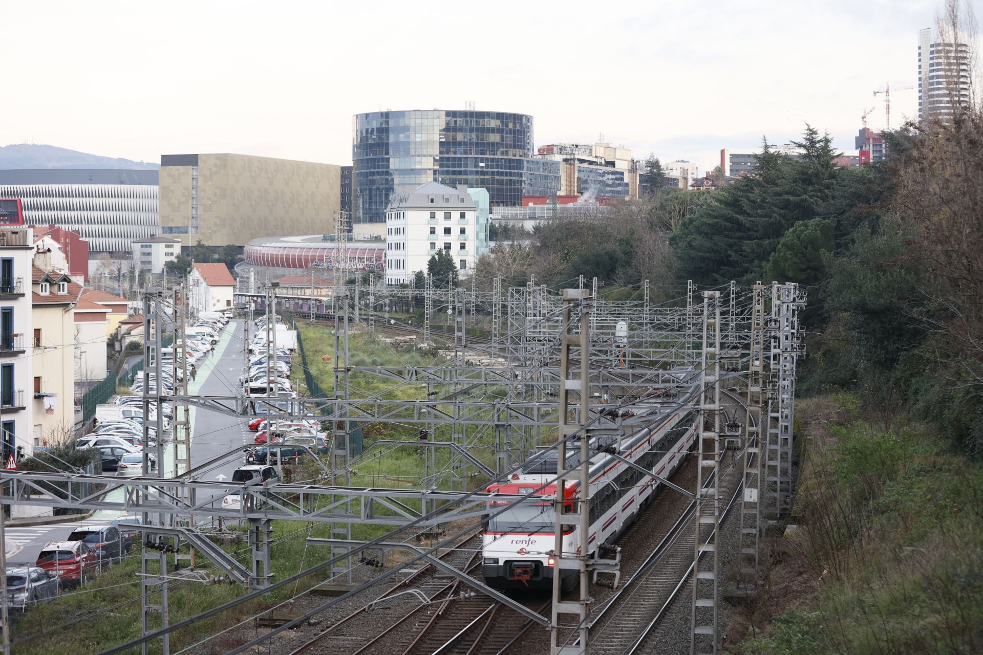 El tren a su paso por Olabeaga.