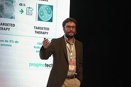 Javier Fernández, fundador de la 'startup' Pragmatech, durante su 'pitch'.