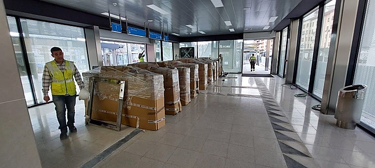 ETS ultima las labores paar la puesta en marcha del nuevo vestíbulo de al estación de tren de Gernika.