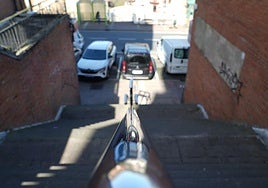 El desnivel es de 5 metros.