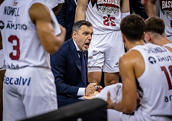 Galbiati se desgañita durante un tiempo muerto.