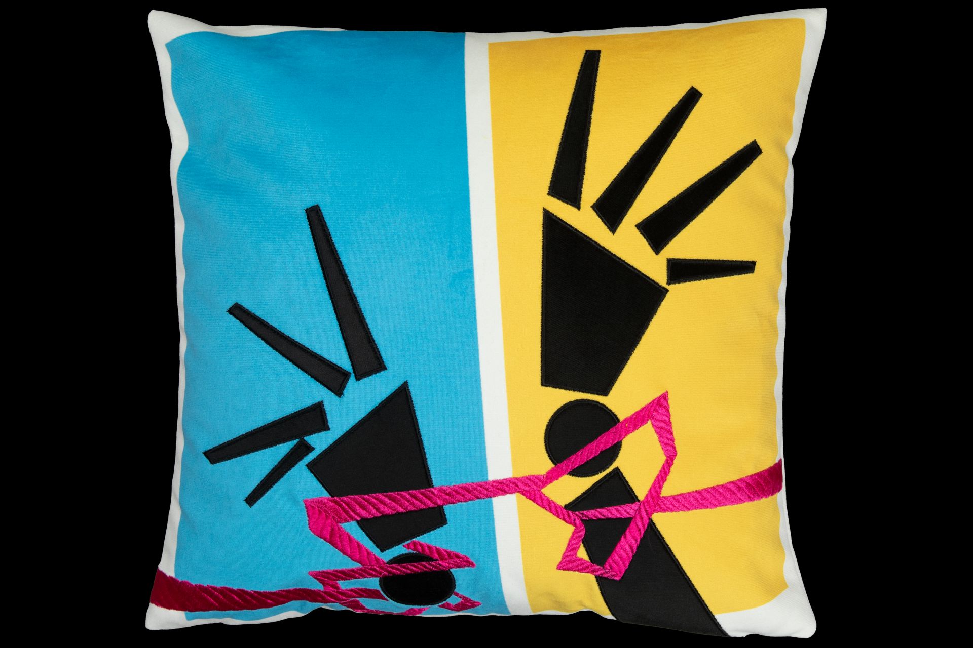 Pedro Almodóvar lanza una colección de muebles: color, cine… y en Bilbao solo disponibles en esta tienda