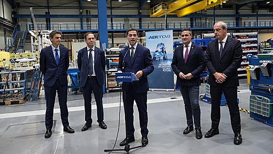 Pradales ofrece apoyo a Aernnova para asegurar su «arraigo» en Euskadi