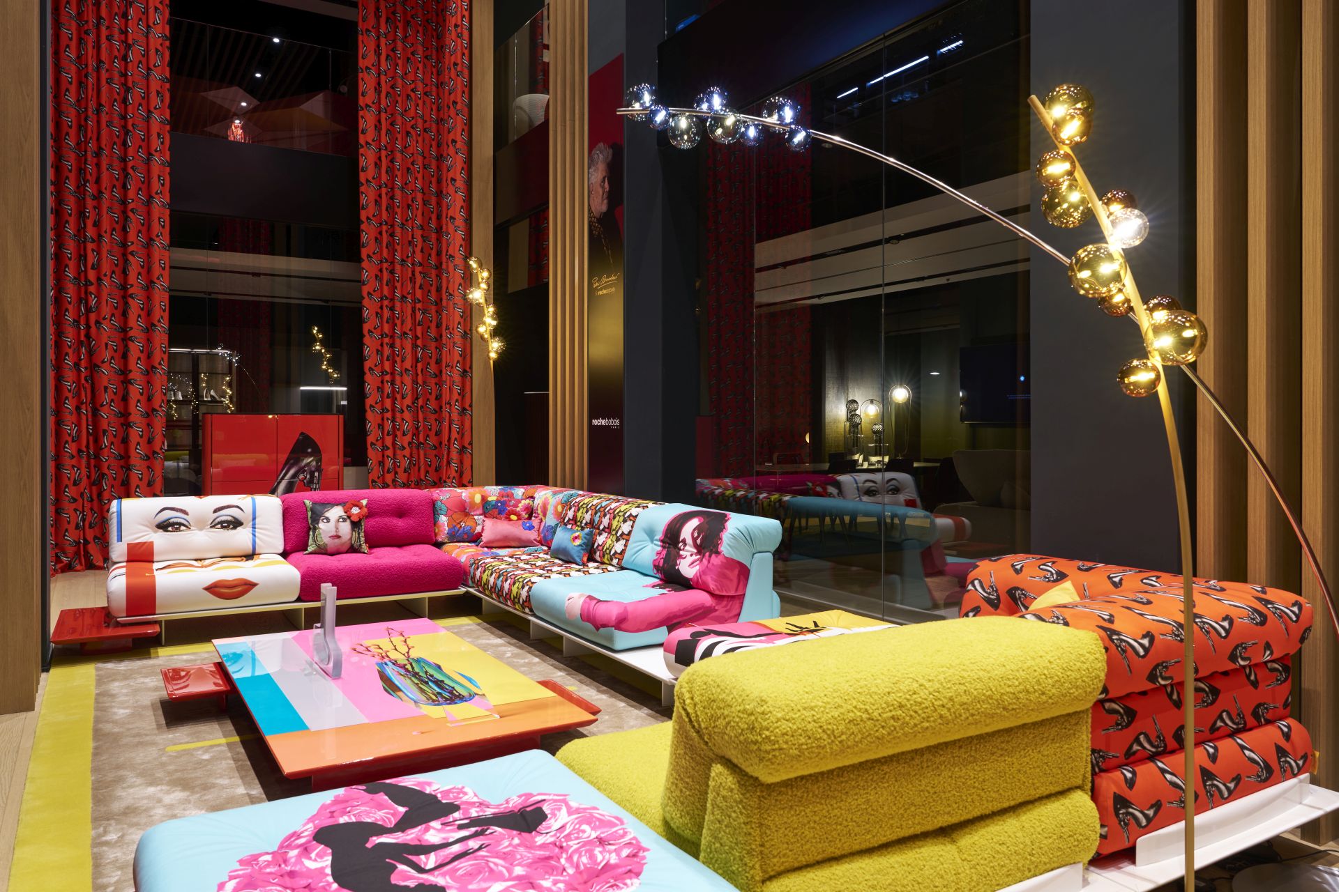 Pedro Almodóvar lanza una colección de muebles: color, cine… y en Bilbao solo disponibles en esta tienda