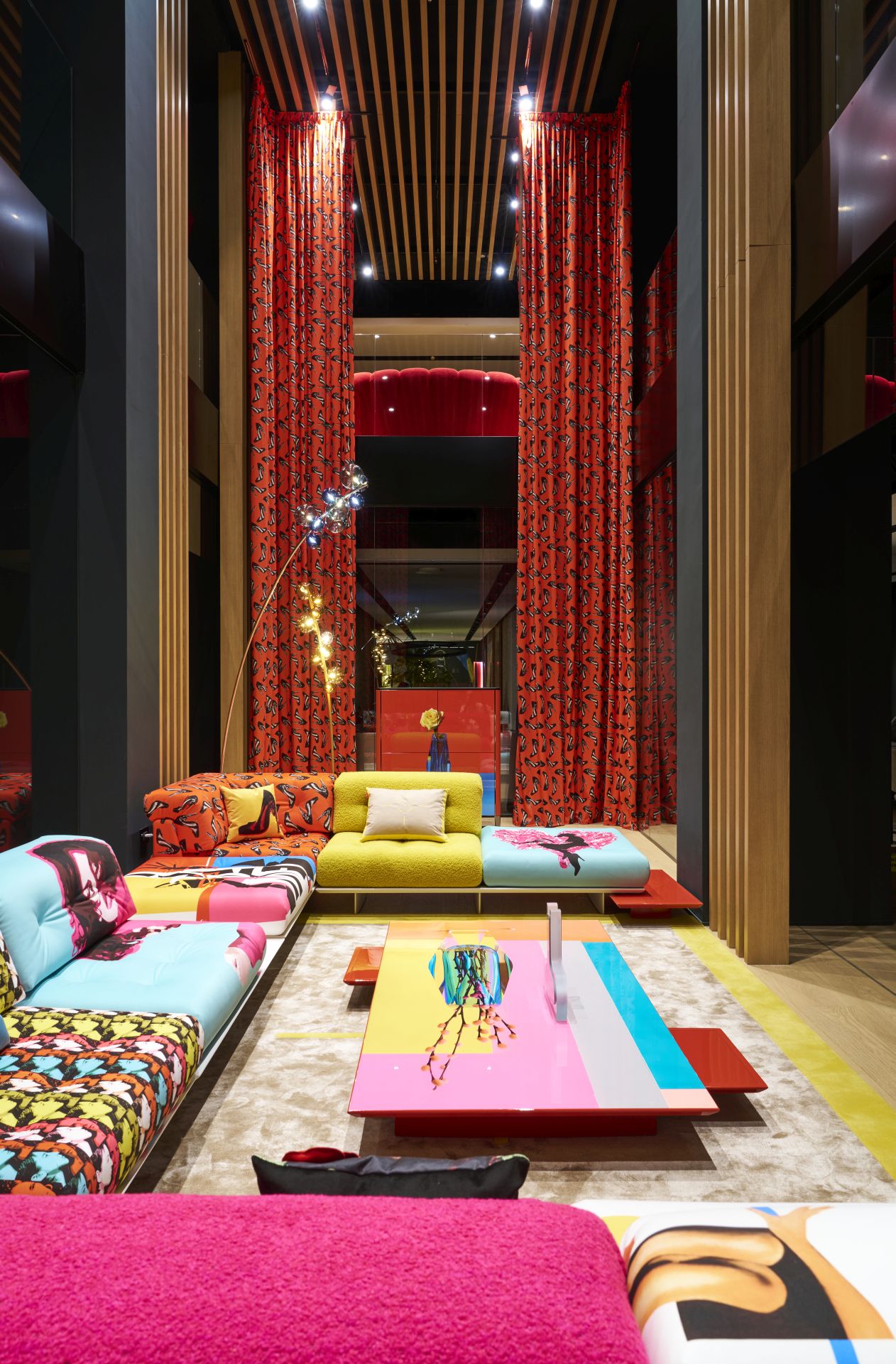 Pedro Almodóvar lanza una colección de muebles: color, cine… y en Bilbao solo disponibles en esta tienda