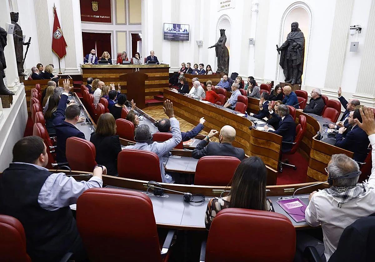 Las sentencias sobre el euskera dividen al PNV y PSE en Álava