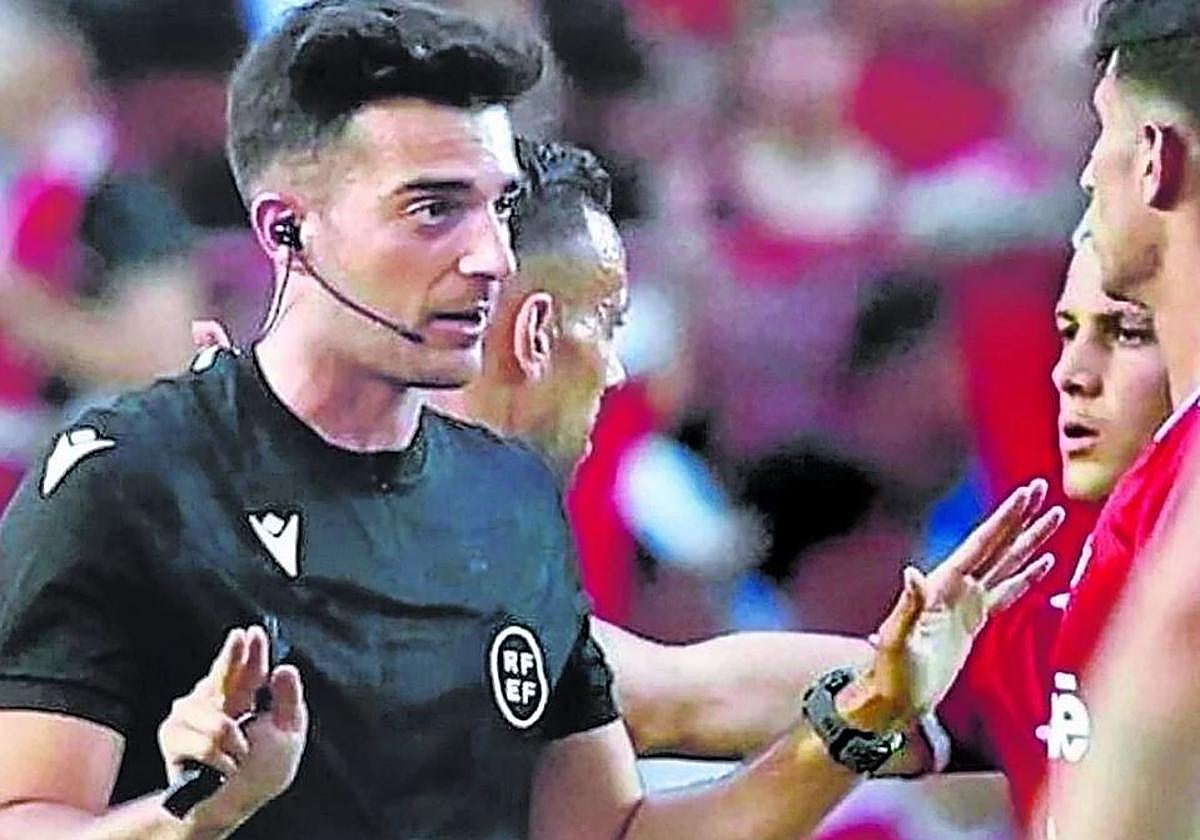 La jueza archiva la querella del Nàstic contra el árbitro vizcaíno Eder Mallo