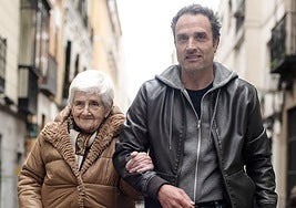 Daniel Guzmán y Charo García, que debutó en 'La deuda' a los 92 años y falleció el pasado mayo.