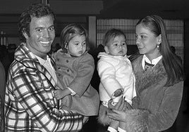 Isabel Preysler con sus hijos Enrique Iglesias y Ana Boyer.