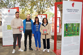 El concejal del Ayuntamiento de Durango, Iker Txertudi (PNV); el gerente de Urkiola Landa Garapena, Julen Arzuaga; la Directora General de Turismo de Bizkaia, Leire Sáez y la teniente de alcaldesa y concejala de Turismo, Jesica Ruiz (PSE)