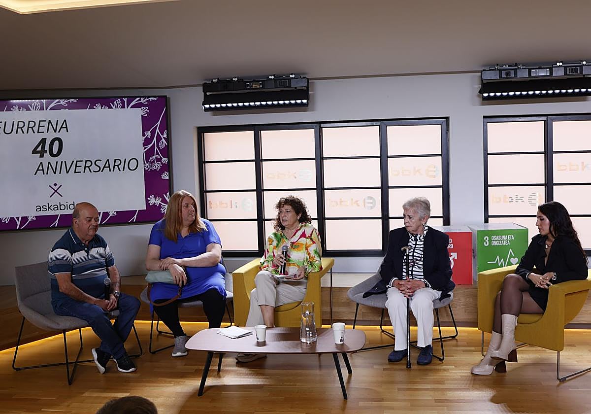 Imanol Canales, Jaqueline Mantrana, Marian Arias, Nekane Eguzkitza y Nagore Alba, durante la mesa redonda.